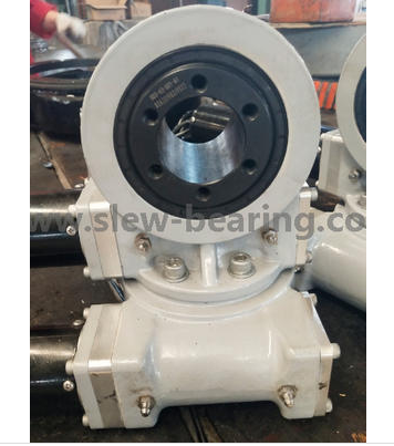 デュアル軸スルードライブとは